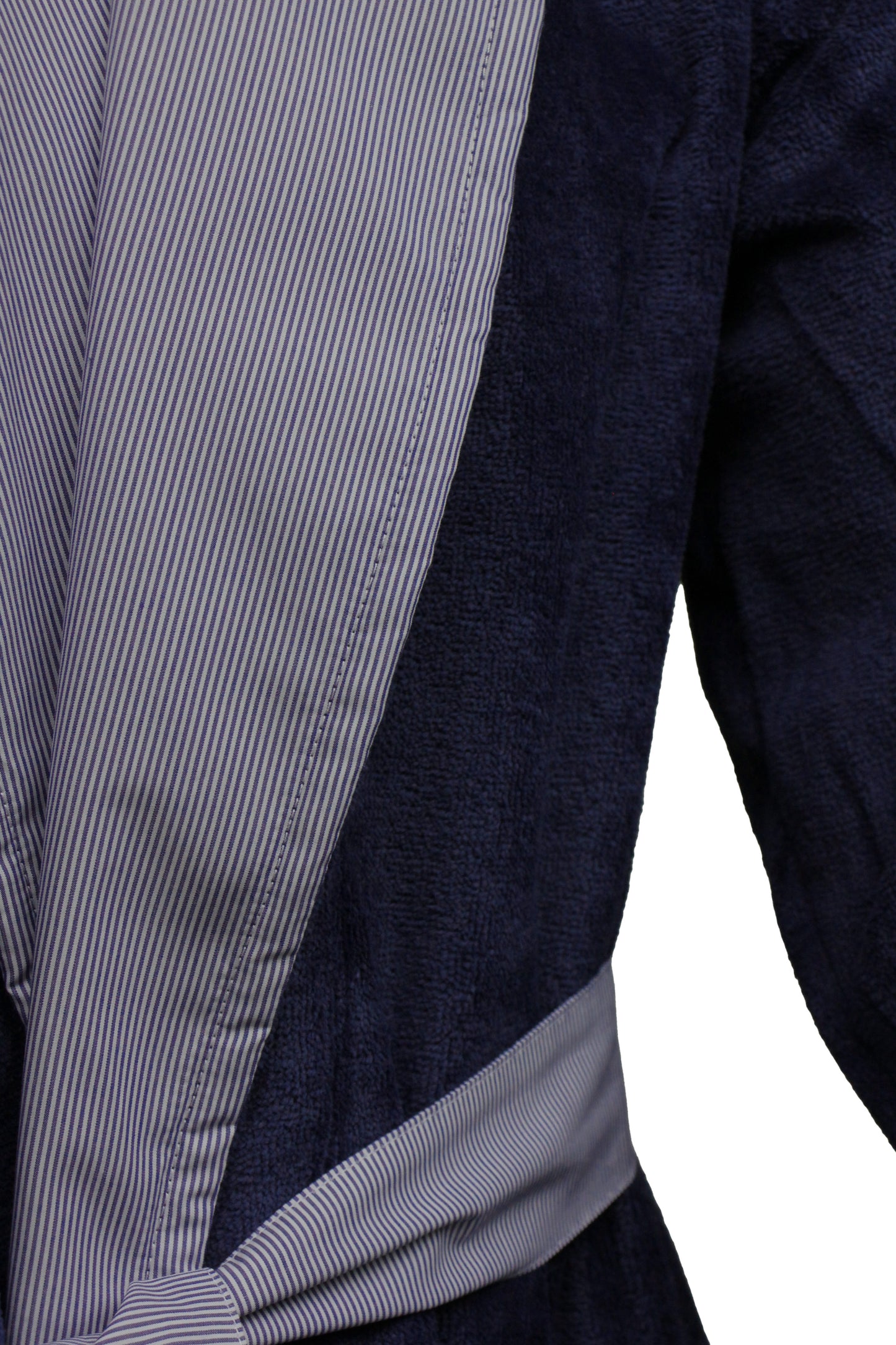 TAVO Eleganter Herren-Bademantel aus weichem Velour mit klassischem Schalkragen - Ein luxuriöses Designstück