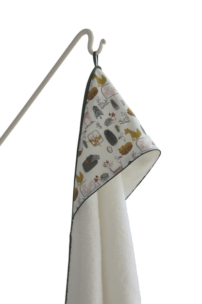 Hooded bath towel "Forest Friends" | Lovely design with cute forest animals for little nature lovers | 100% cotton, 100 x 100 cm