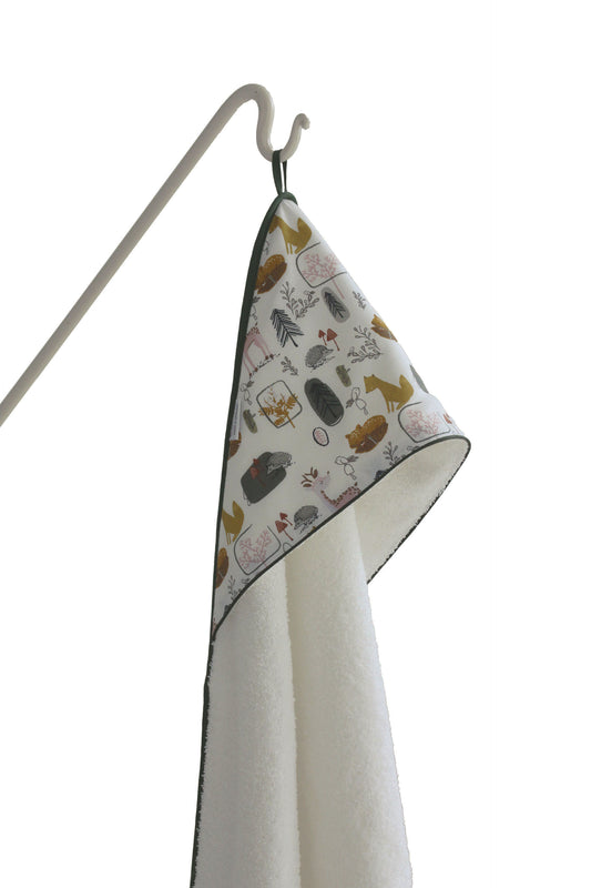 Hooded bath towel "Forest Friends" | Lovely design with cute forest animals for little nature lovers | 100% cotton, 100 x 100 cm