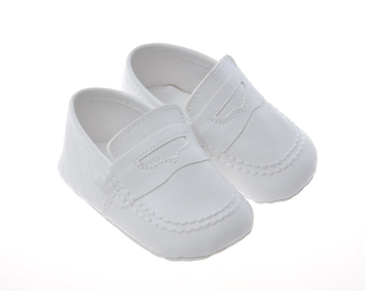 Baby shoes in classic loafer style